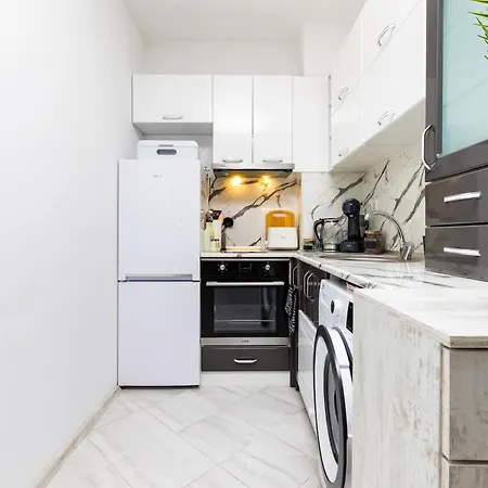 Apartment Fancy With Private Parking In New Building *